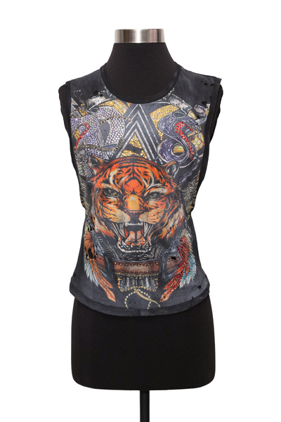 Sleeveless_graphic_tee_worn_on_2018_El_Dorado_Tour.jpg