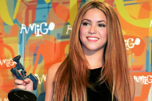 113c1c6shakira_1999_03_efep.jpg