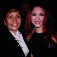 Shakira_with_a_fan_Al_fin_de_semana_25_Agosto_1999_Mexico_2.jpg