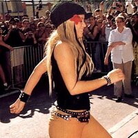 006Signing_Autographs_in_Specs_Music_Store_in_Miami_-_November_142C_2001.jpg