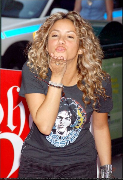 AAA_Shakira_050608_01.jpg