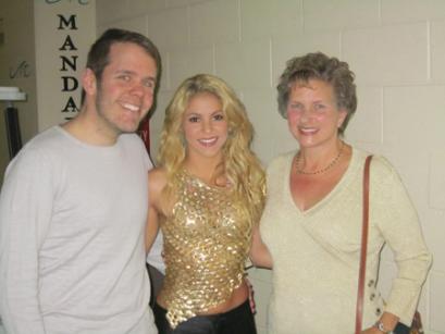 perez-hilton-and-shakira-and-momma-perez__oPt.jpg