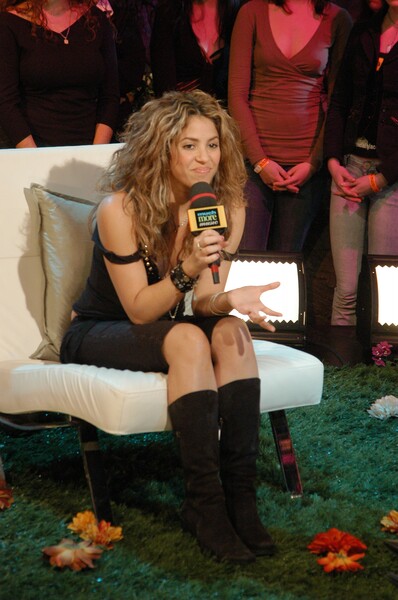 4adc1Shakira_001_018.jpg
