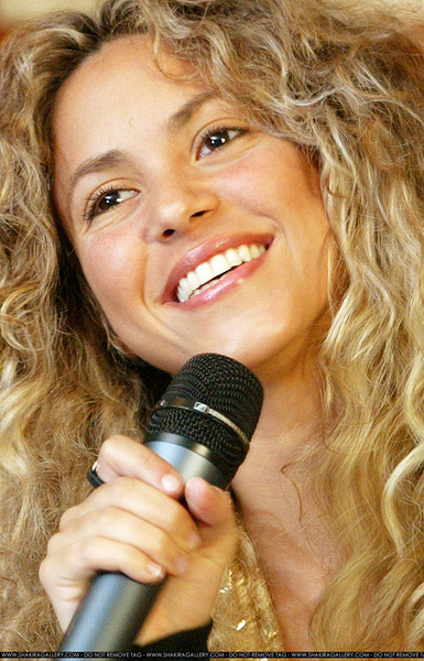 shakira3_tag.jpg