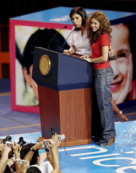 capt_0940bc25373f4a38ac47e64e65c7ddff_el_salvador_unicef_shakira_sal106.jpg