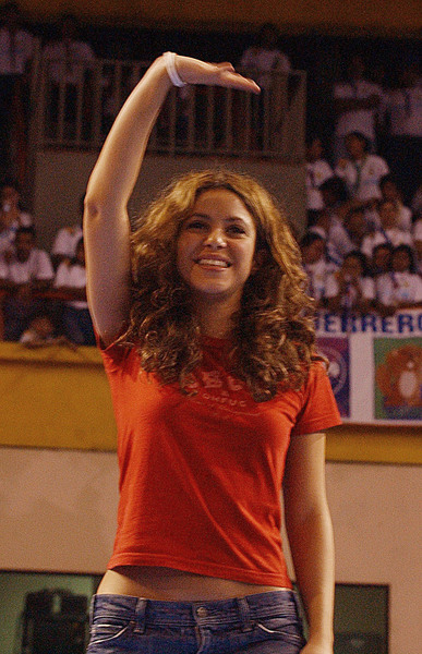 capt_8c6922dd66e446429677076c7ebfe9b6_el_salvador_unicef_shakira_sal102.jpg
