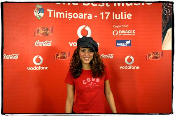 shakira5.JPG