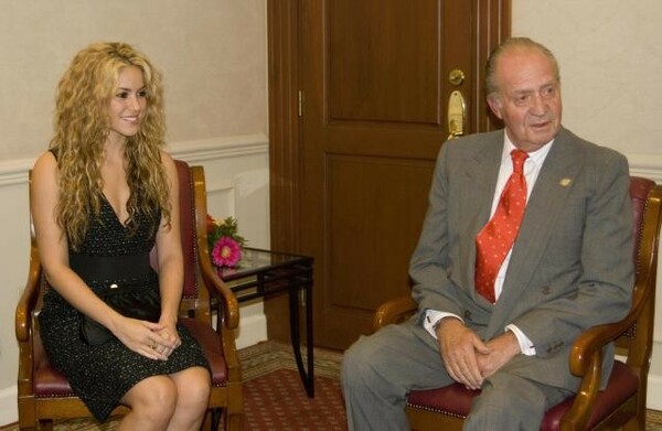 CUMBRE_3_Shakira_with_the_King_of_Spain__Juan_Carlos_I.jpg