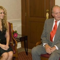CUMBRE_3_Shakira_with_the_King_of_Spain__Juan_Carlos_I.jpg