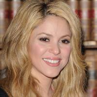 shakira_oxford_09_wenn2684080.jpg