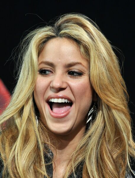 Shakira-BURDA_LIVE_event_in_Offenburg-15_122_463lo.jpg
