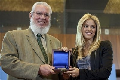 capt_c72f5166c4b0410d950617ac97de4154_correction_switzerland_shakira_ilo_award_ge114.jpg