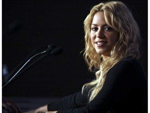 espana-anuncio-freixenet-shakira-presenta-el-anuncio-navideno-de-freixenet-02_304x228.jpg