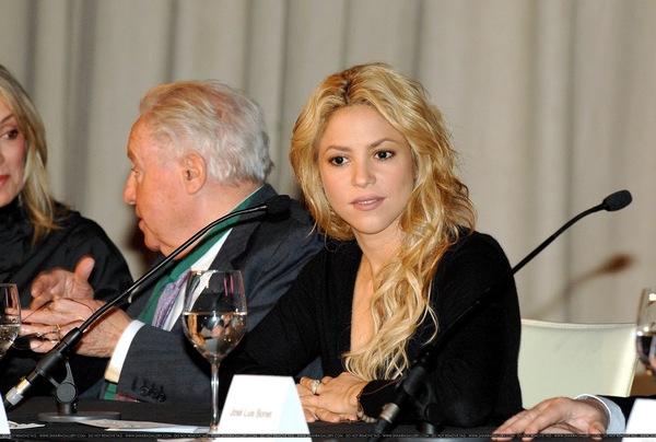0010-big_shakira_2253.jpg