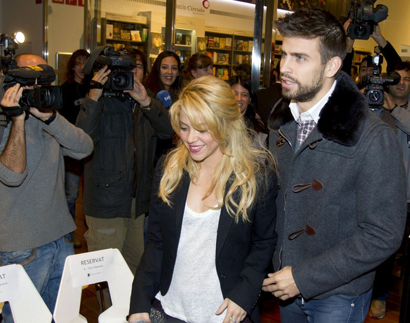 Shakira2BShakira2BGerard2Bbook2Brelease2B7L3h9nzdwidl.jpg