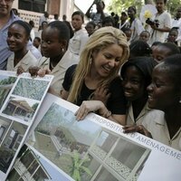 SHAKIRA-HAITI-BID-Fundacion-Descalzos_CLAIMA20110401_0145_5.jpg