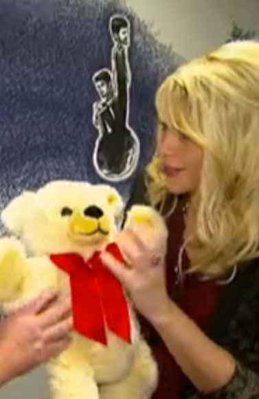 shakira_ensena_barriga_de_embarazo_en_una_television_alemana__182328197_377x580.jpg