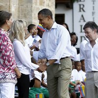 shakira_obama_cartagena2B2525286252529.jpg