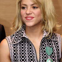 Shakira2BCelebs2BHonored2BCannes2BaTeroXEWJyjl.jpg