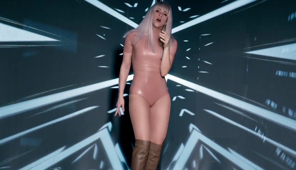 CommeMoi_www_shakira-online_fr_00078.jpg