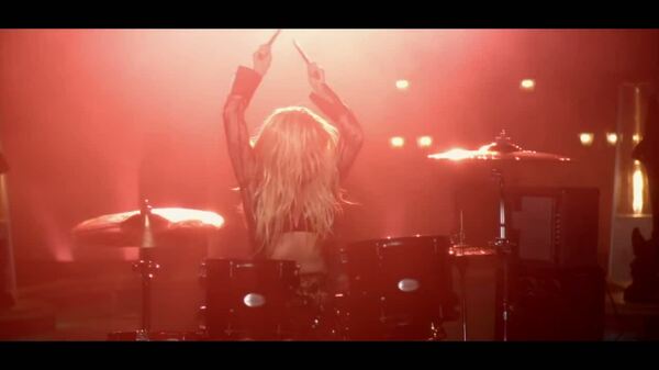 NMADO_www_shakira-online_fr_00137.jpg