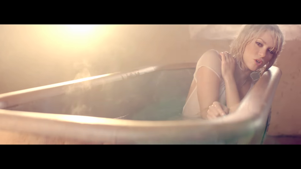 AddictedToYoul_www_shakirafrance_fr_00043.png