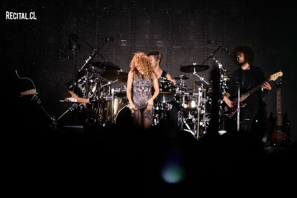 Shakira_en_Estadio_Nacional_-_Checho_Garcia_Pardo_-_CHM57224.jpg