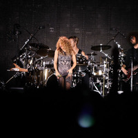 Shakira_en_Estadio_Nacional_-_Checho_Garcia_Pardo_-_CHM57224.jpg