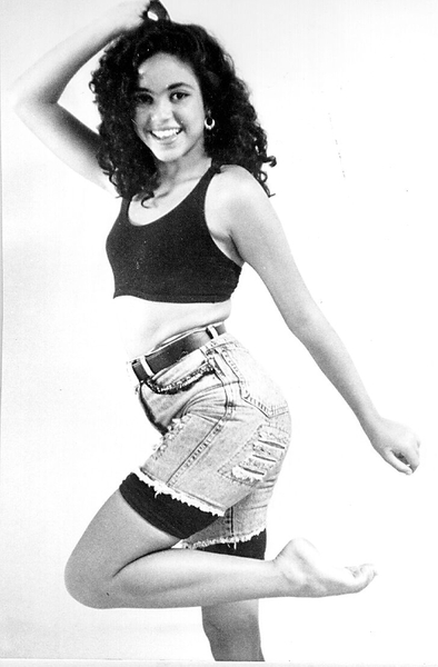 shakira_1994.jpg
