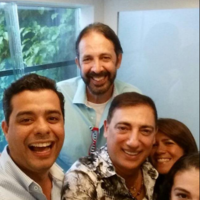 21_Juillet_-_JuanLuisGuerra_atrapado_en_el_elevador_de_mi_casa2121_JL_espero2.png