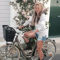 19_uin_-_On_my_Bicicleta_in_the_French_countryside_Shak.jpg
