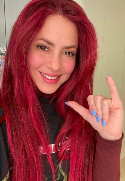 16_Mars_On_Tuesdays_we_listen_to_Metallica_and_we_paint_our_nails_fluorescent_blue.jpeg