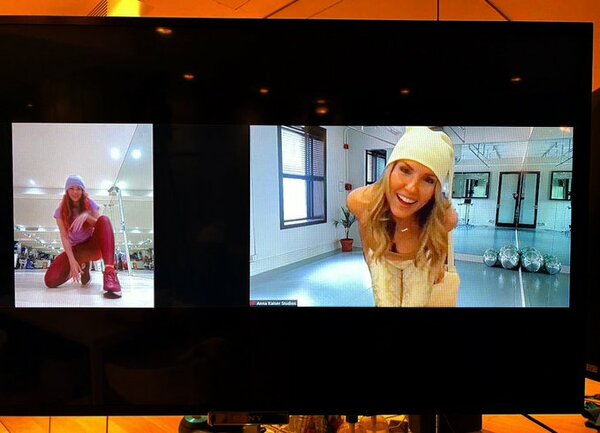 15_Avril_-_It27s_a_remote_beanie_work_out_day21___TheAnnaKaiser.jpeg