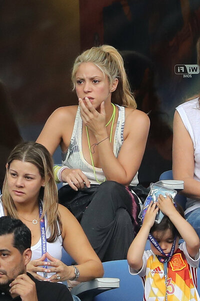 Photos-Euro-2016-Shakira-maman-exemplaire-quand-Gerard-se-fait-Pique-la-victoire_portrait_w674_281229.jpg