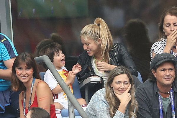 Photos-Euro-2016-Shakira-maman-exemplaire-quand-Gerard-se-fait-Pique-la-victoire_portrait_w674_281729.jpg