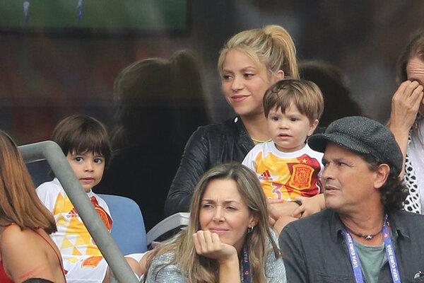 Photos-Euro-2016-Shakira-maman-exemplaire-quand-Gerard-se-fait-Pique-la-victoire_portrait_w674_282029.jpg