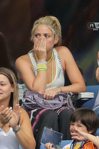 Photos-Euro-2016-Shakira-maman-exemplaire-quand-Gerard-se-fait-Pique-la-victoire_portrait_w674_28929.jpg