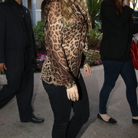 721426231_shakira_arrives_to_the_nbc_summer_press_tour_20130422_011_122_416lo.jpg