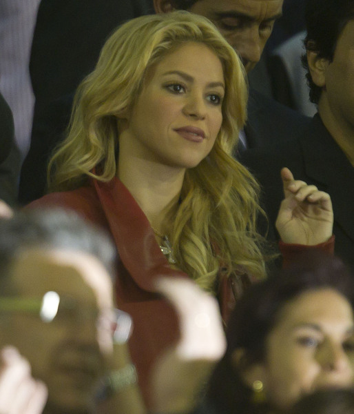 04349_Shakira_supportingGerardPiqueafterhisteamlostagainstRealMadridintheCopaDelReyfinalinValenciaApril202011_By_oTTo16_122_249lo.jpg