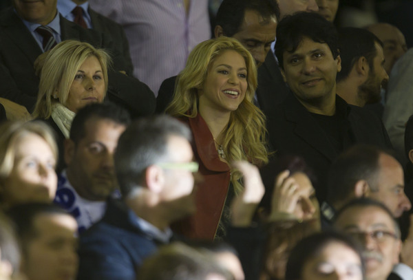 04361_Shakira_supportingGerardPiqueafterhisteamlostagainstRealMadridintheCopaDelReyfinalinValenciaApril202011_By_oTTo18_122_501lo.jpg