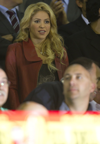 04373_Shakira_supportingGerardPiqueafterhisteamlostagainstRealMadridintheCopaDelReyfinalinValenciaApril202011_By_oTTo20_122_347lo.jpg