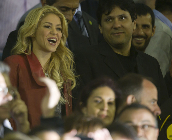 04406_Shakira_supportingGerardPiqueafterhisteamlostagainstRealMadridintheCopaDelReyfinalinValenciaApril202011_By_oTTo17_122_468lo.jpg