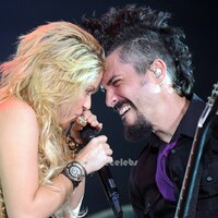 408370294_shakira_iprime_36_122_61lo.jpg