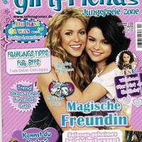 selena-shakira-girlfriends.jpg