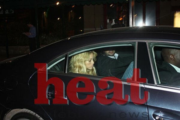 Shakira2_1_jpg_618x999_q85.jpg