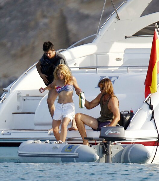 97670_Shakira19_122_242lo.jpg