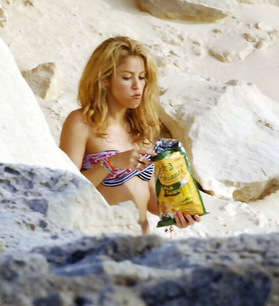 97829_Shakira13_122_839lo.jpg