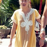 shakira072210_28129.jpg