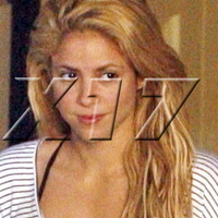 wm_Shakira102610_01.jpg