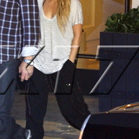 wm_Shakira102610_03.jpg